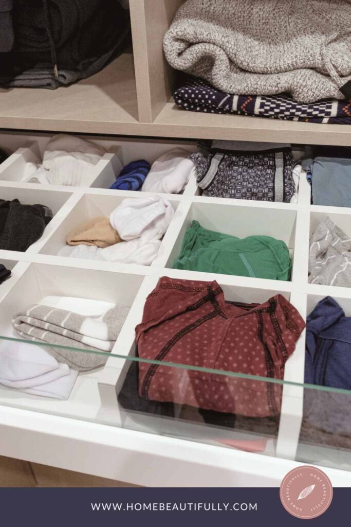 25 Amazing Closet Ideas for Teens [& Closet Organization Tips!]
